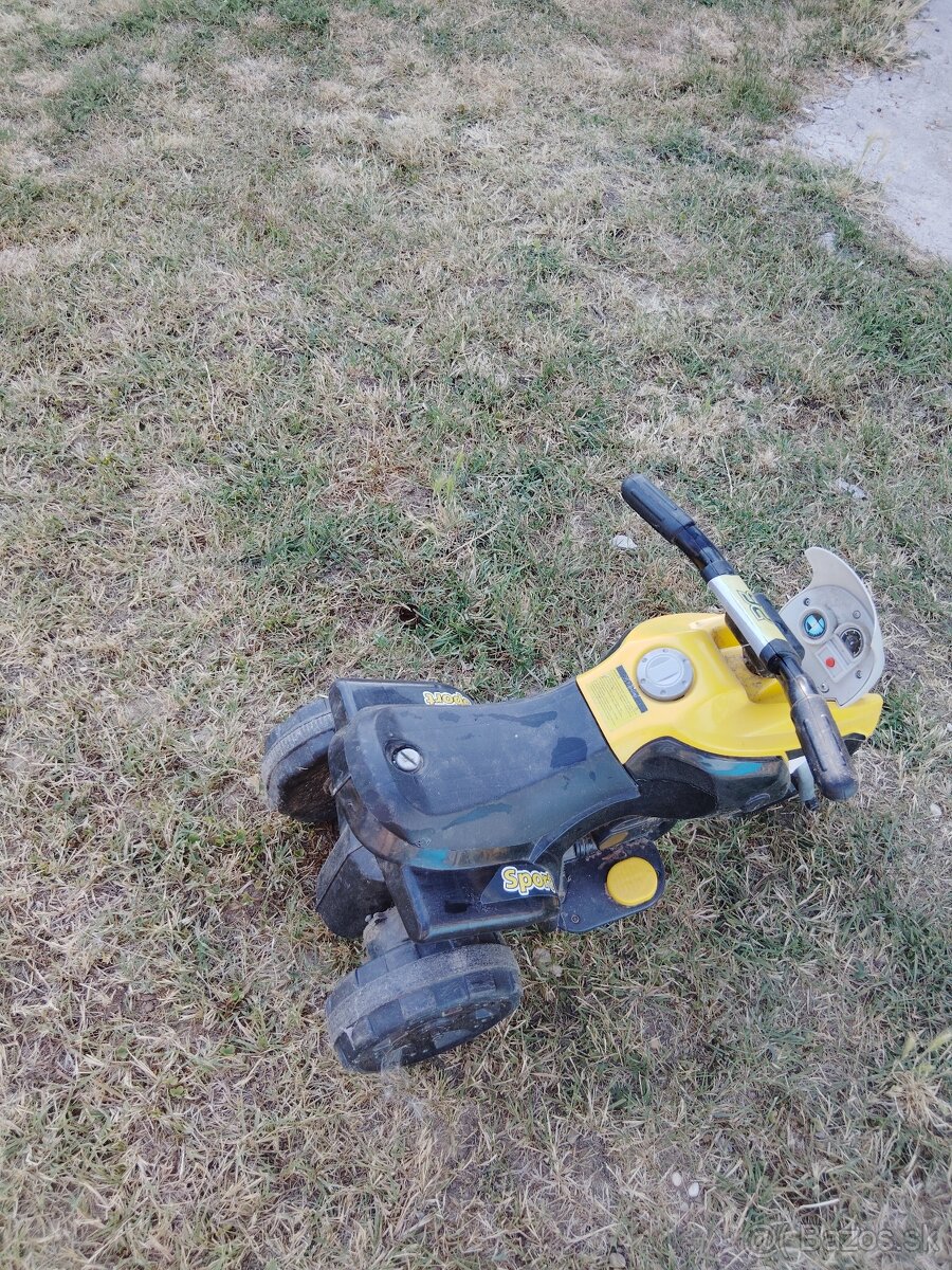 Žltá elektrická trojkolka - 2