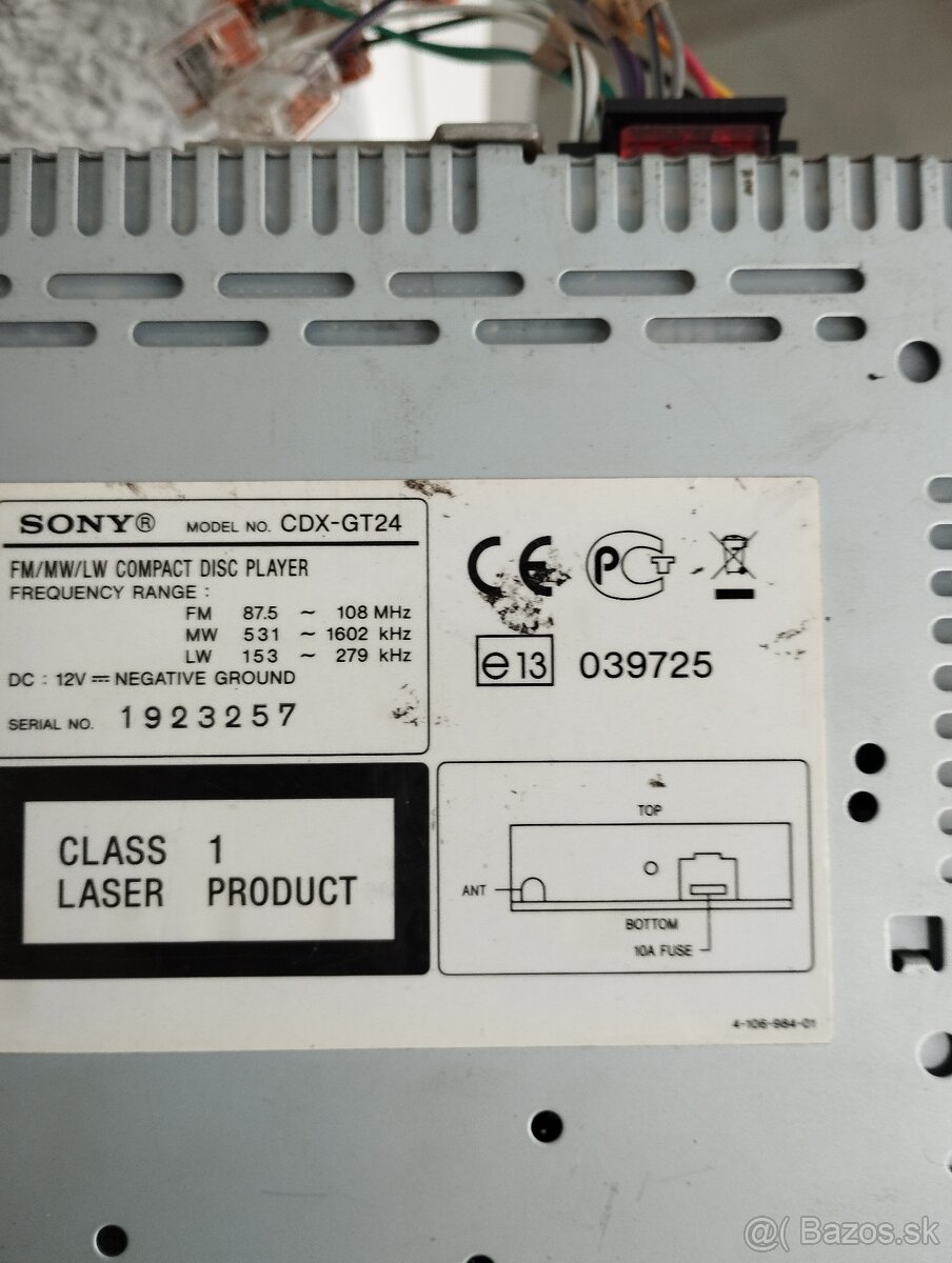 SONY model CDX-GT24 - 2