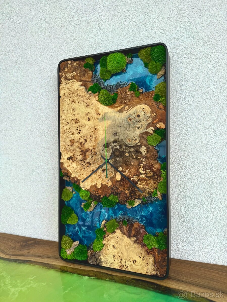 Machove hodiny s drevom a epoxidom 65x35cm - 2
