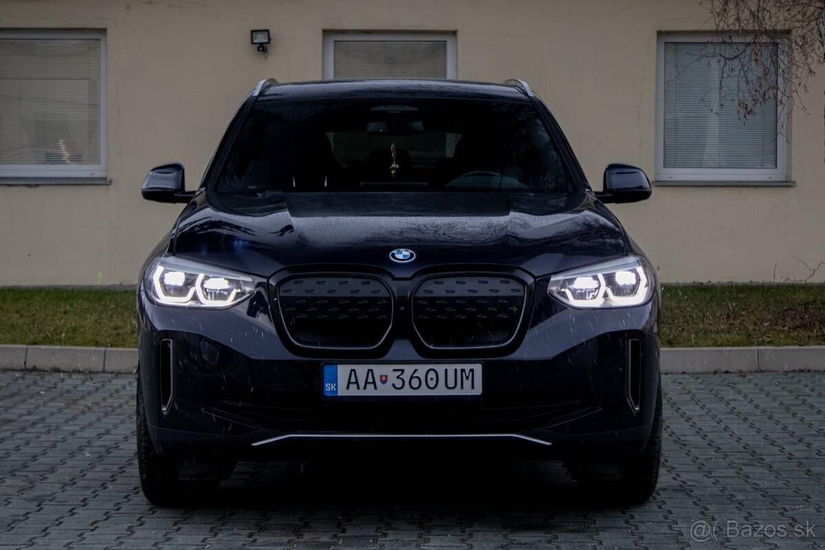 iX3 210kW panoráma Harman Kardon - 2