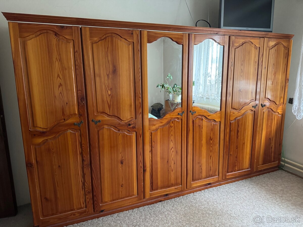 Šatníková skriňa - 2