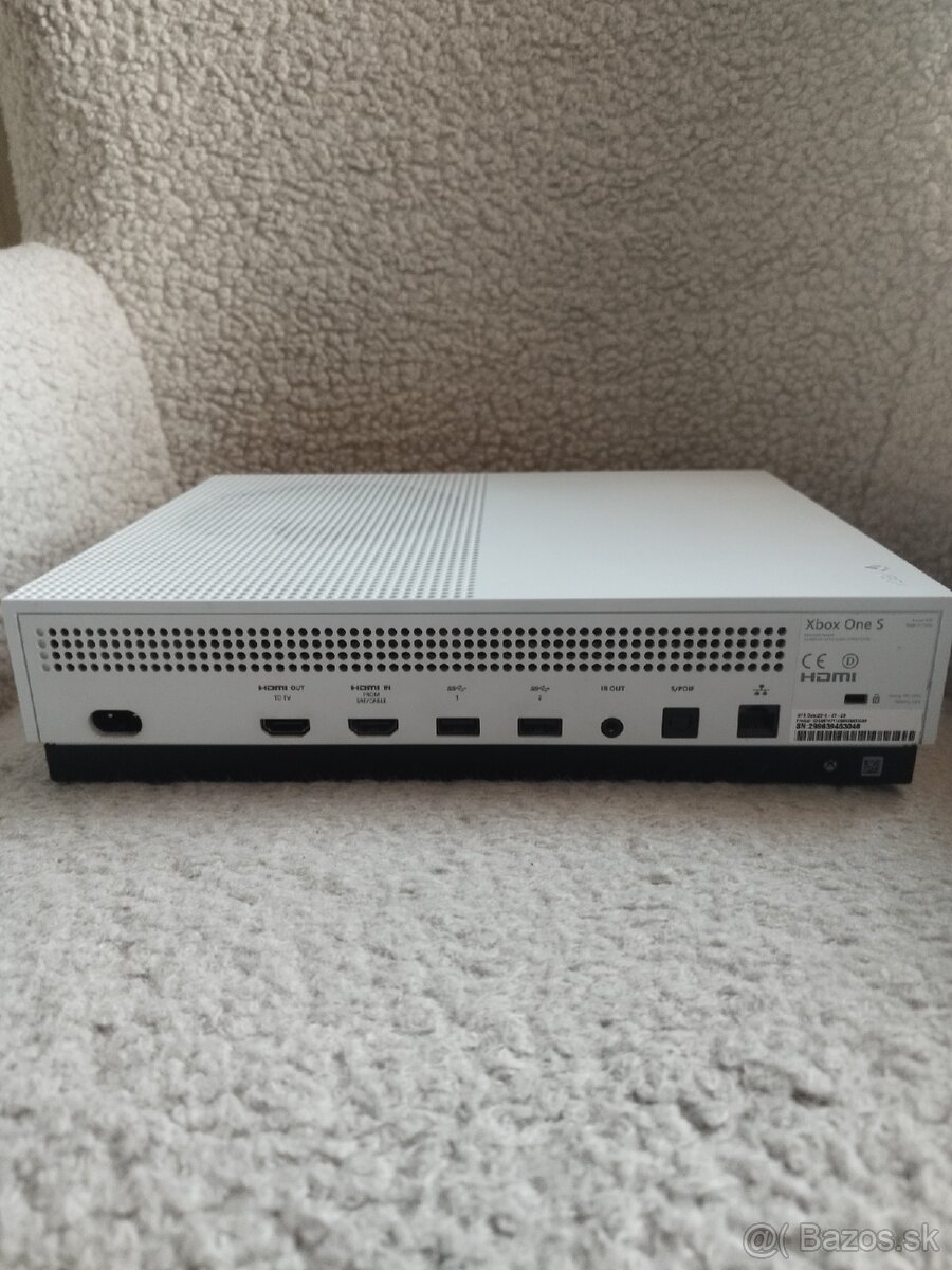 Xbox One S - 2