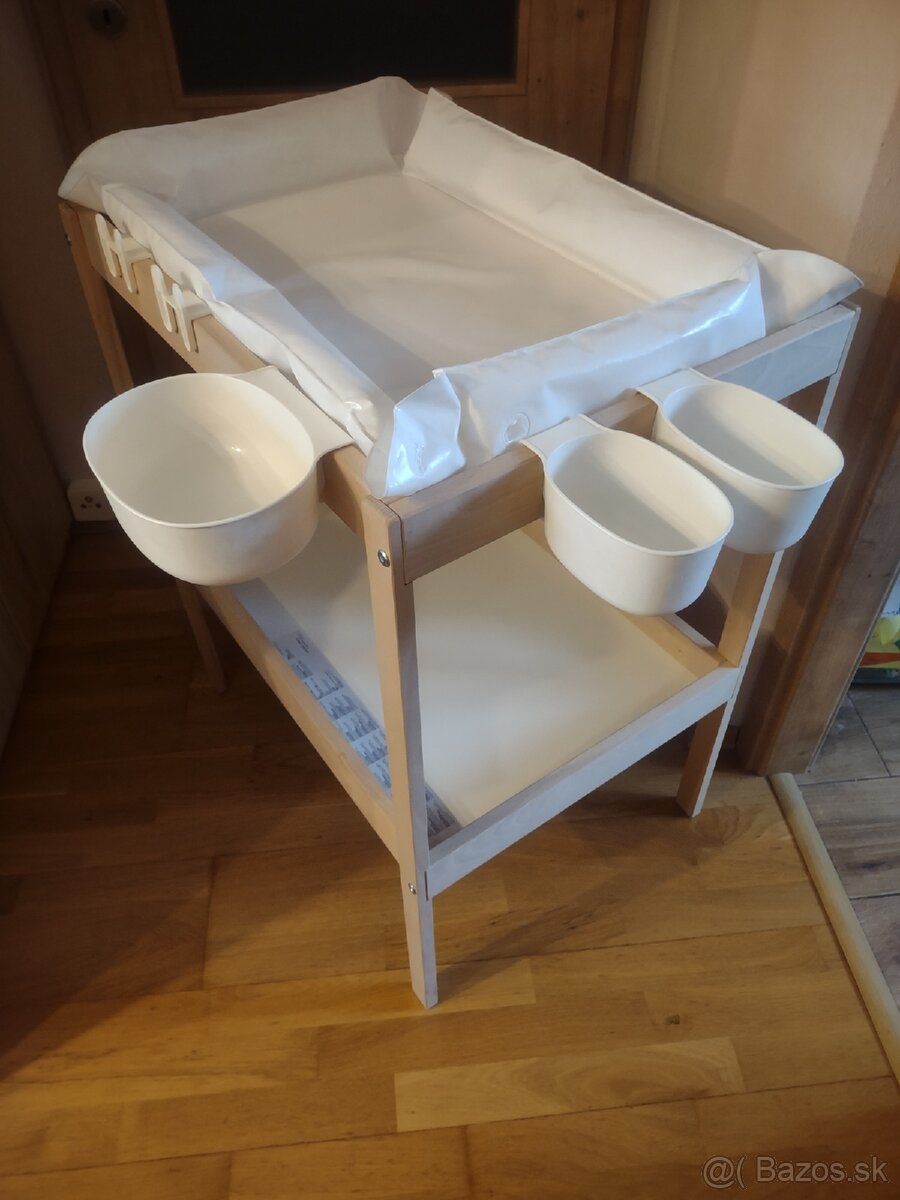 Prebaľovací pult - 2