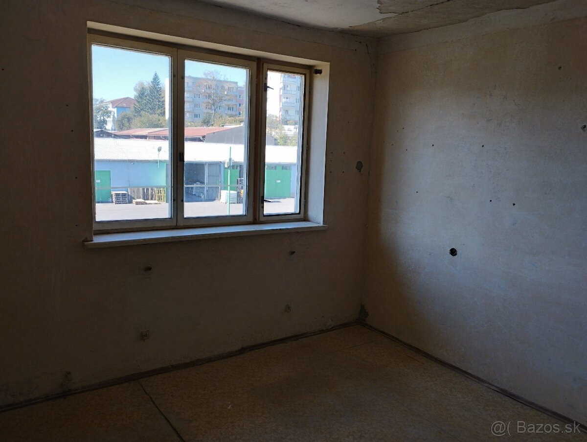 Sklady, dielňe v areáli vo Zvolene - 32m2 - 2