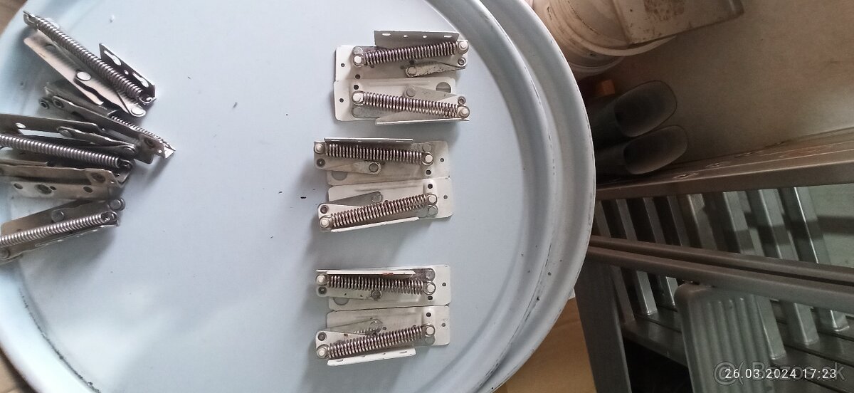 zdvihaci skladací drziak - 2