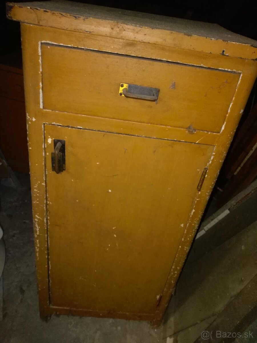 Retro dreveny nabytok - 2