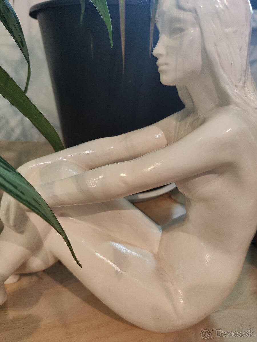 Soška akt Nahá dáma- značeno Jihokera- top stav - 2