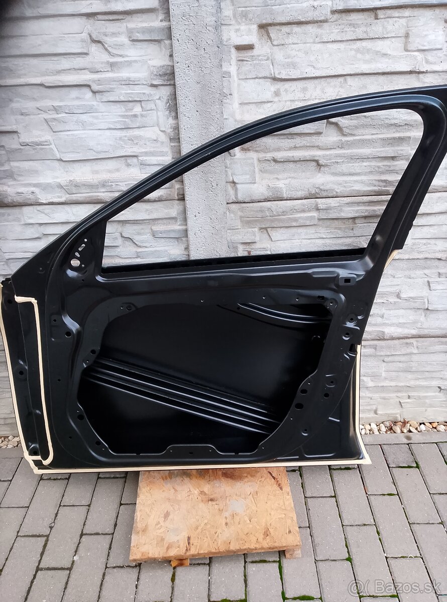 Mercedes e 213 dvere práve predné - 2