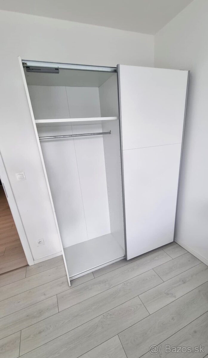 ŠATNÍKOVÁ SKRIŇA - 2