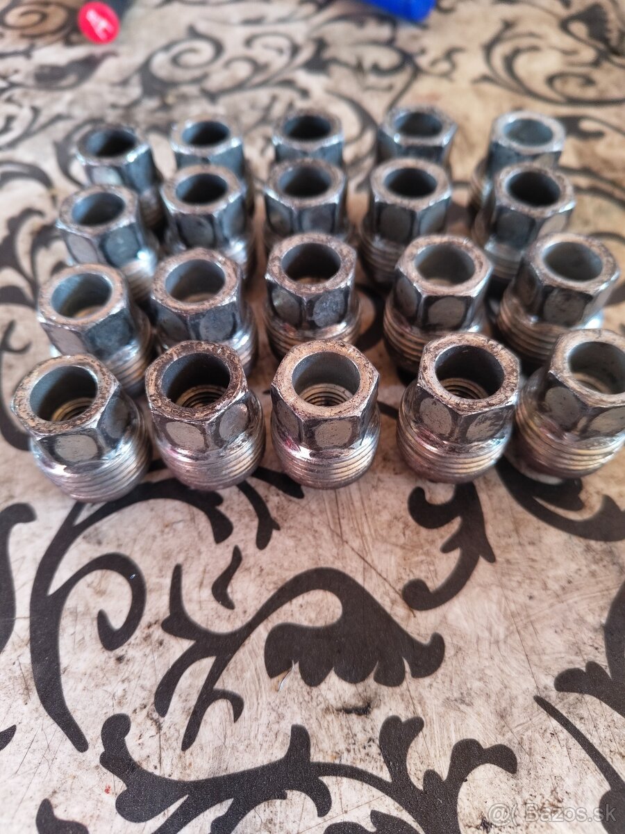 Puklice Chevrolet+ matky na kolesá - 2