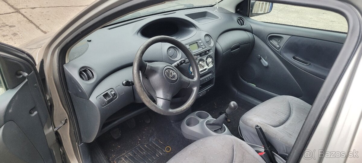 Predna kapota Yaris - 2