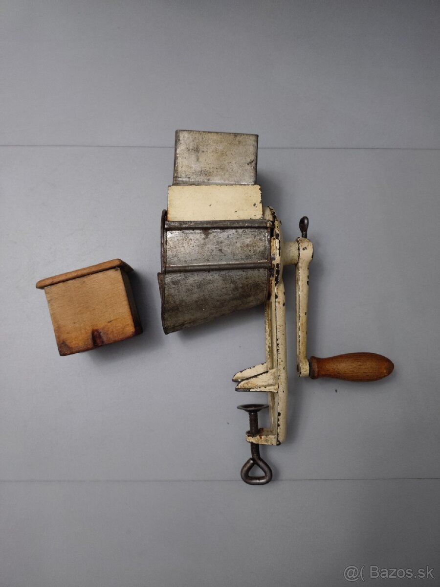 Mlynček na orechy - 2