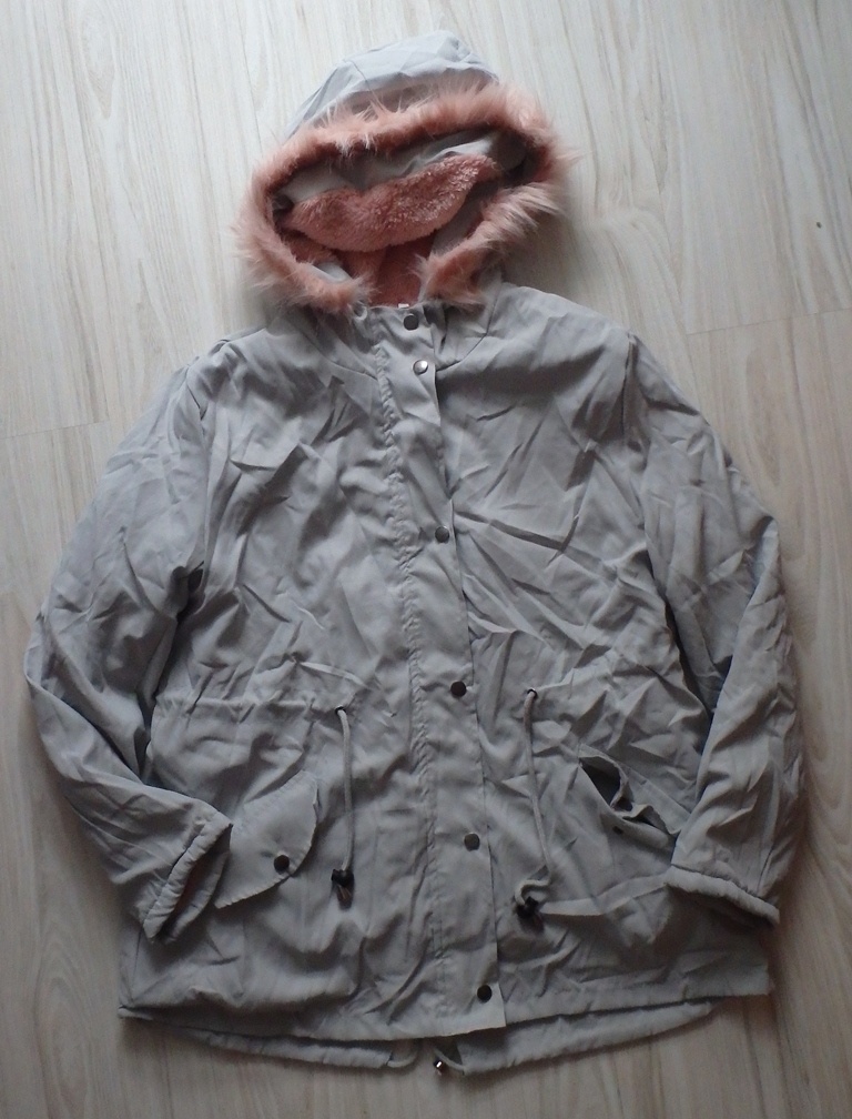 Šedá vetrovka s ružovou kožušinkou - 2