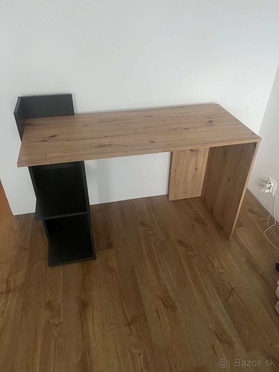 Pracovný stol - 2
