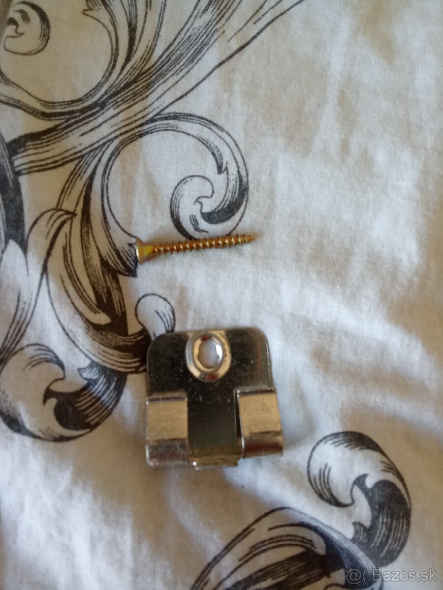 Úchyt na soklové lišty Egger CLIPSTAR - 2