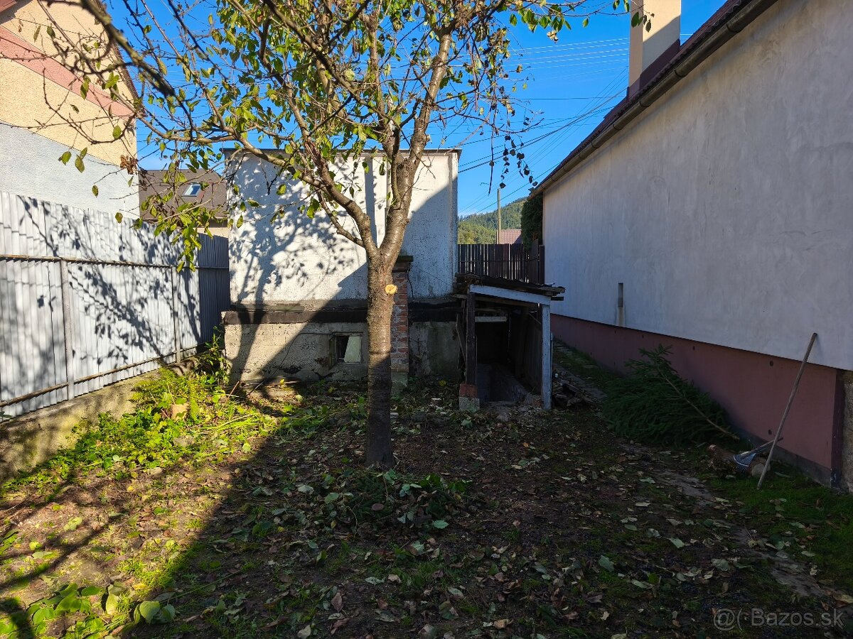 Pozemok s chatou a garážou - 2