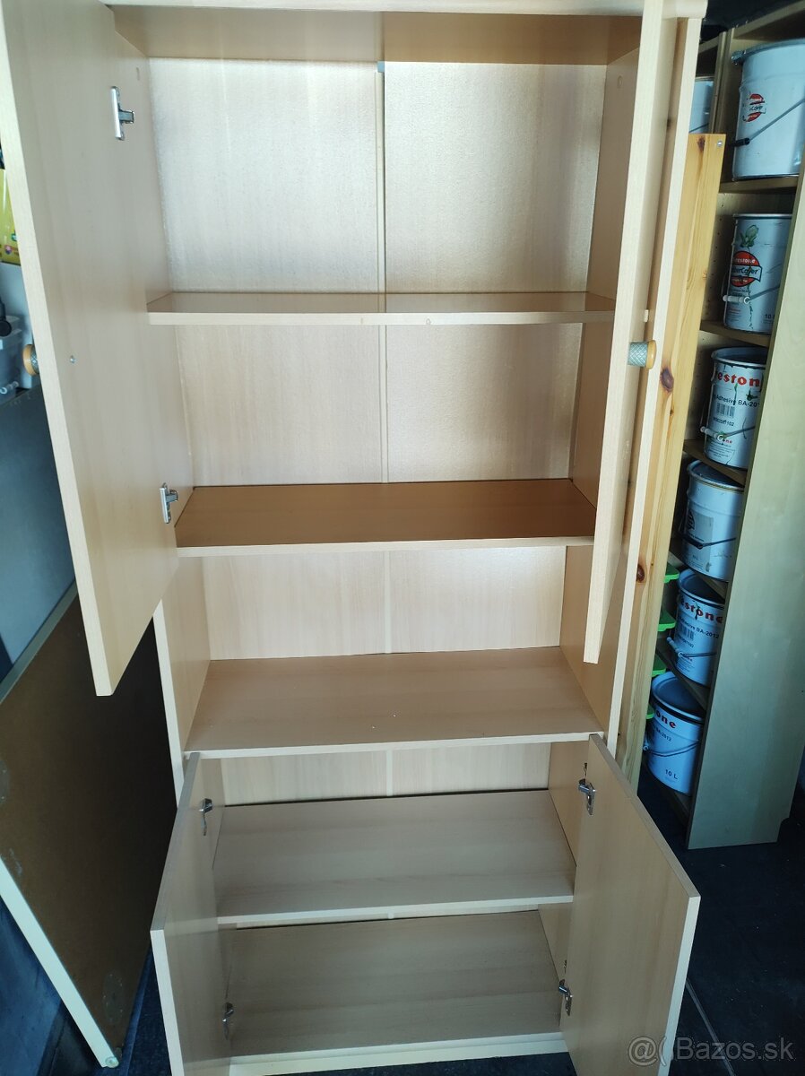 36 Knižnica s dvierkami - 2