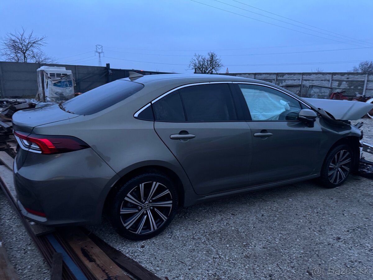 Rozpredam Toyota Corolla 2023 - 2
