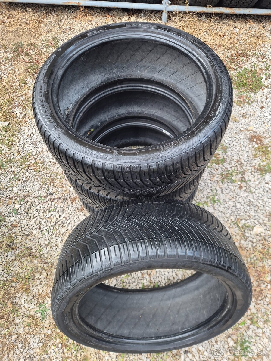 ===225/40 R18===Celoročné - 2