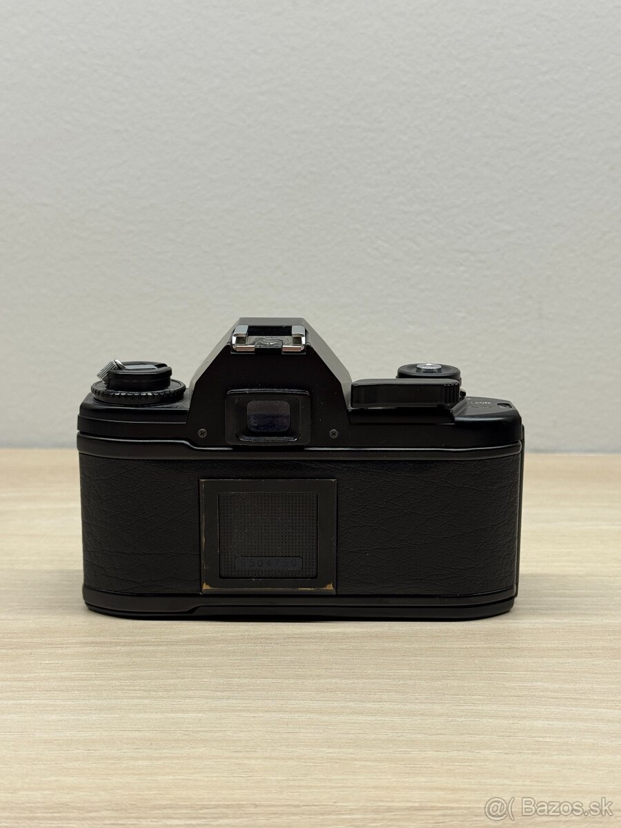 Nikon EM + Nikkor 50mm f/1.8 - 2