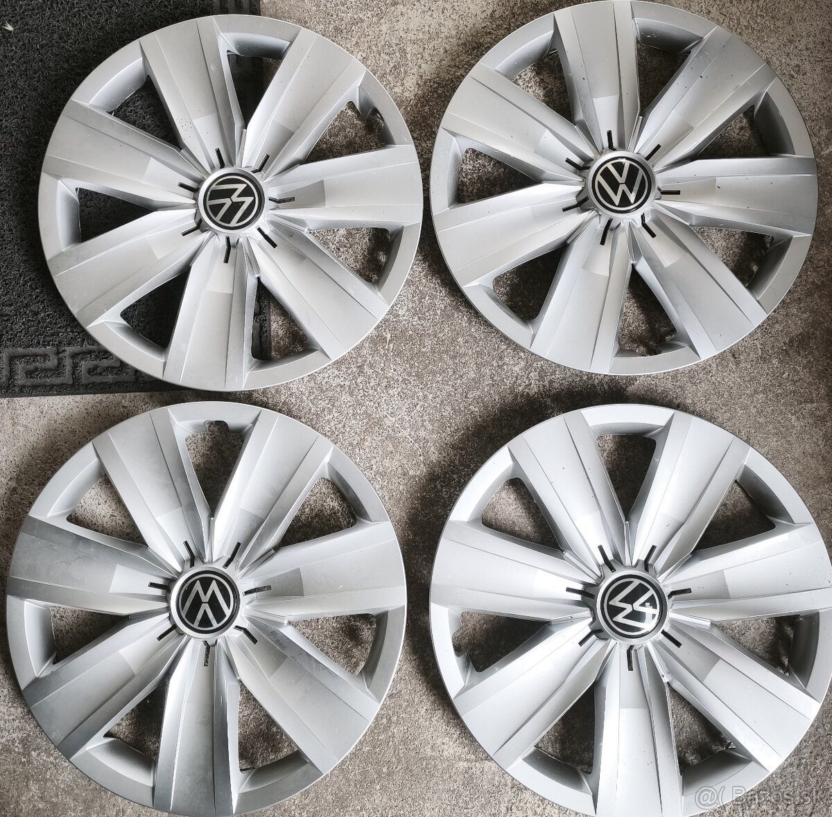 Originál puklice Volkswagen - R16 - 2