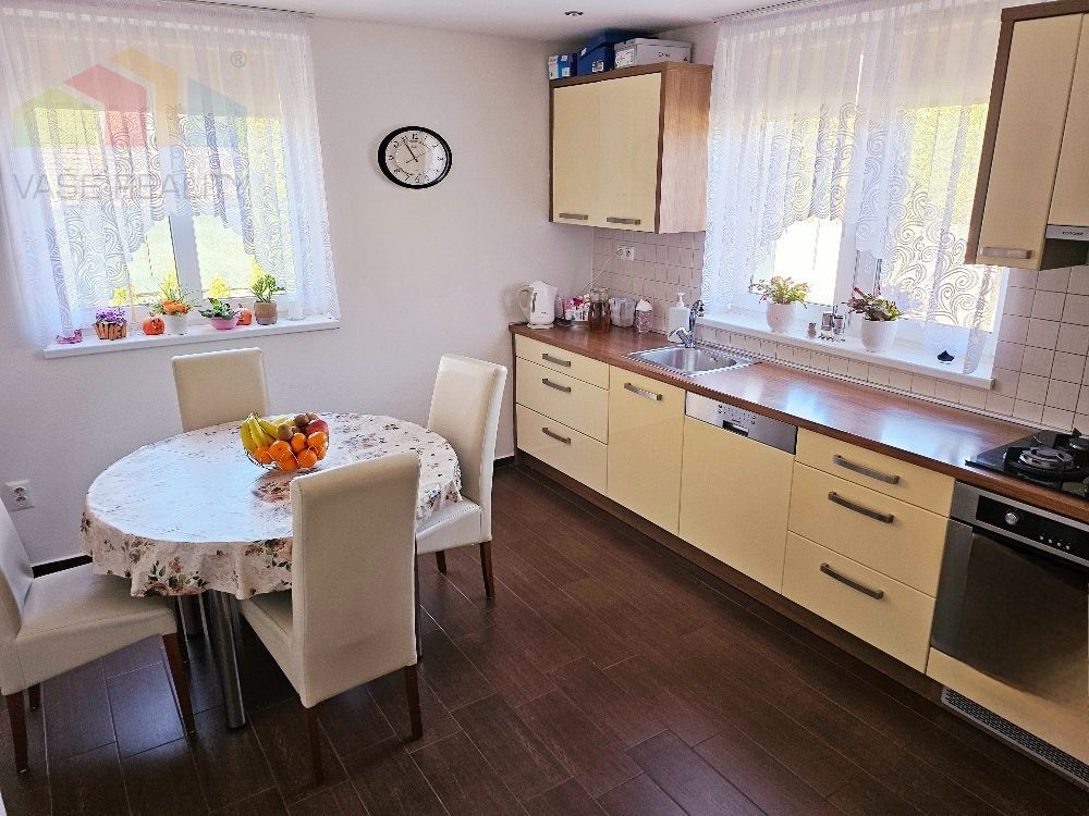 RODINNÝ DOM - PODLUŽANY - 4 IZBOVÝ -148 M2 NA POZEMKU 1049 M - 2