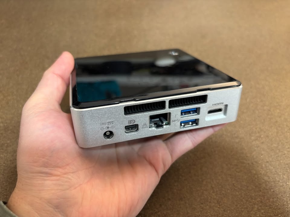 Intel Nuc i3-5010U 2.1GHz, 8GB RAM, 1TB M2 a Win 10 Pro - 2