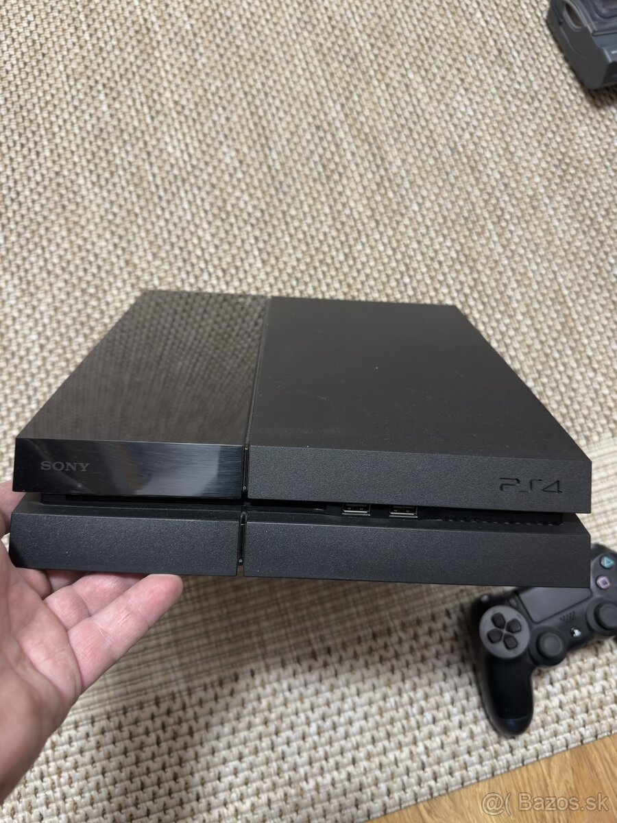 Predám PS4 - 2