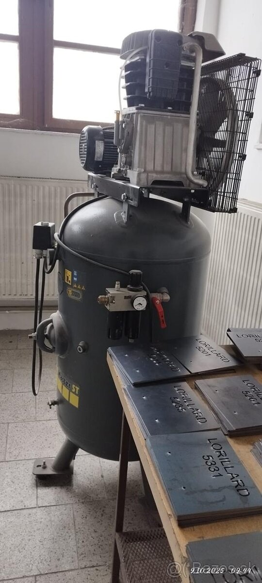 Pístový kompresor Schneider UniMaster ST - 2