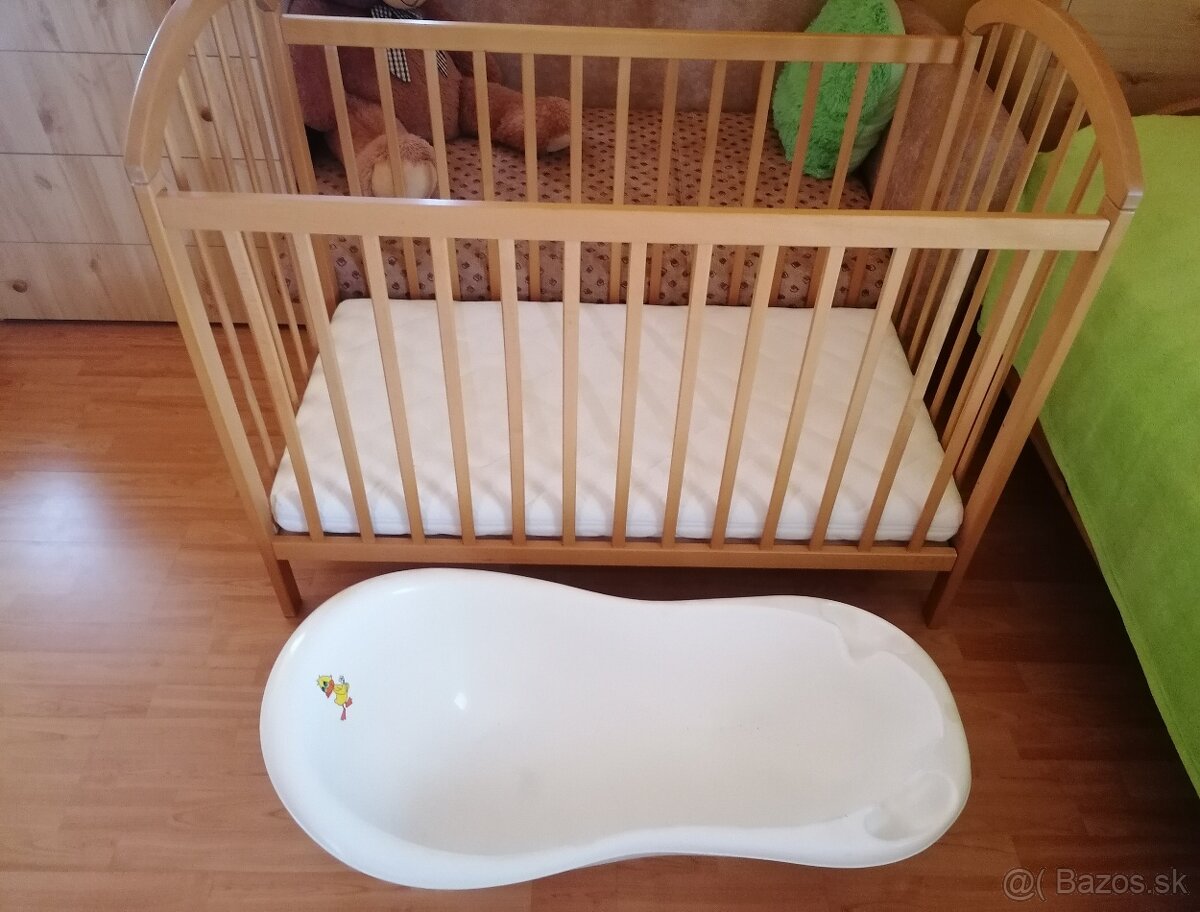 Detská postieľka, matrac, vanička, prebaľovacie pulty, nosič - 2