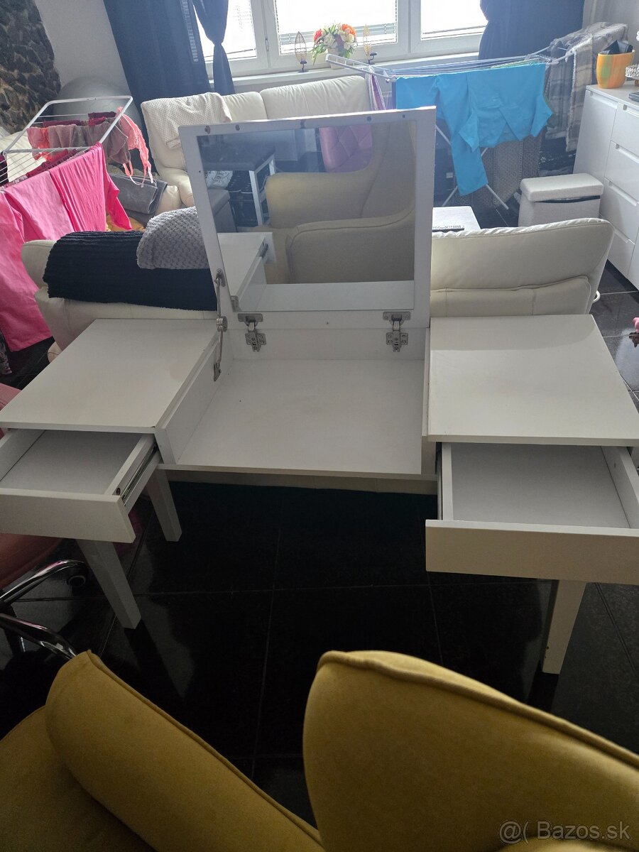 Kozmetický stolík - 2