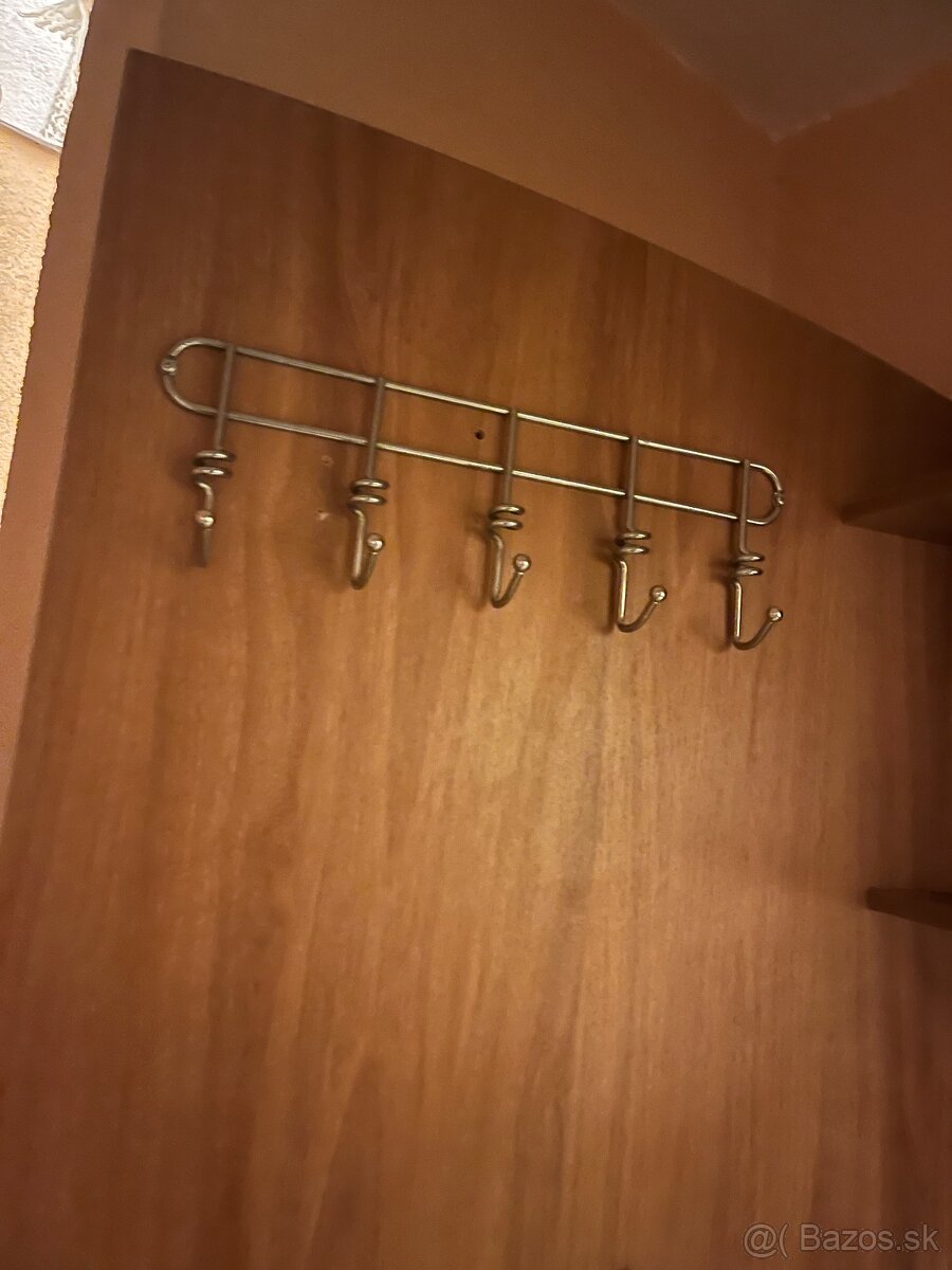 Predám skrinku s vešiakom - 2