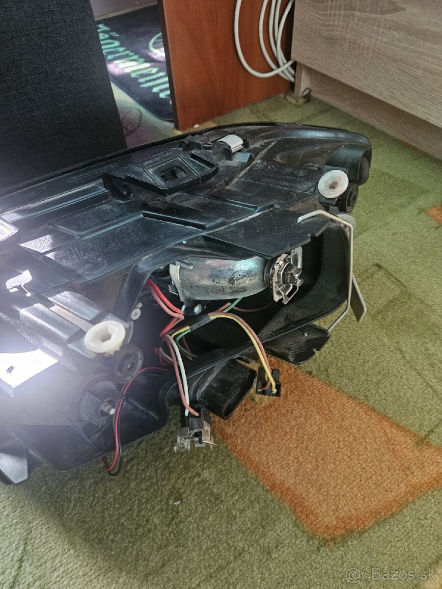 Predám svetlomet na audi a6 c5 - 2