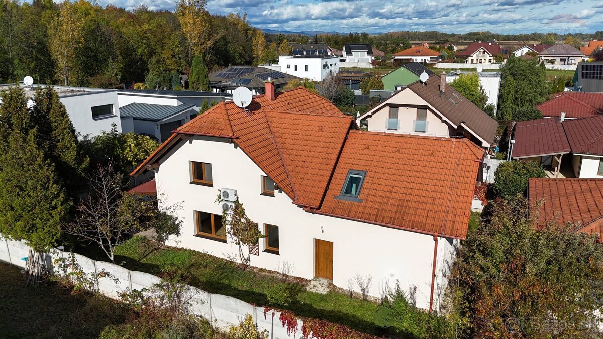 6-izbový rodinný dom s dvojgarážou v Malinove - 2