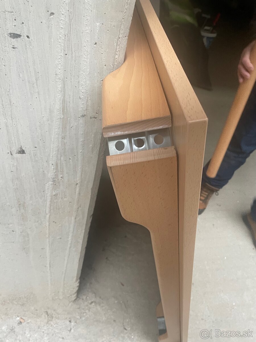 Pevny jedalensky stol - 2