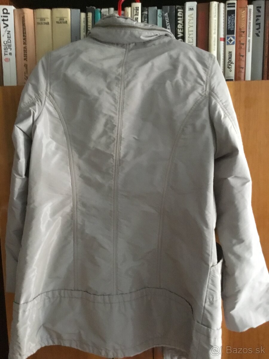 Pekna skoro nova prechodna bunda - 2