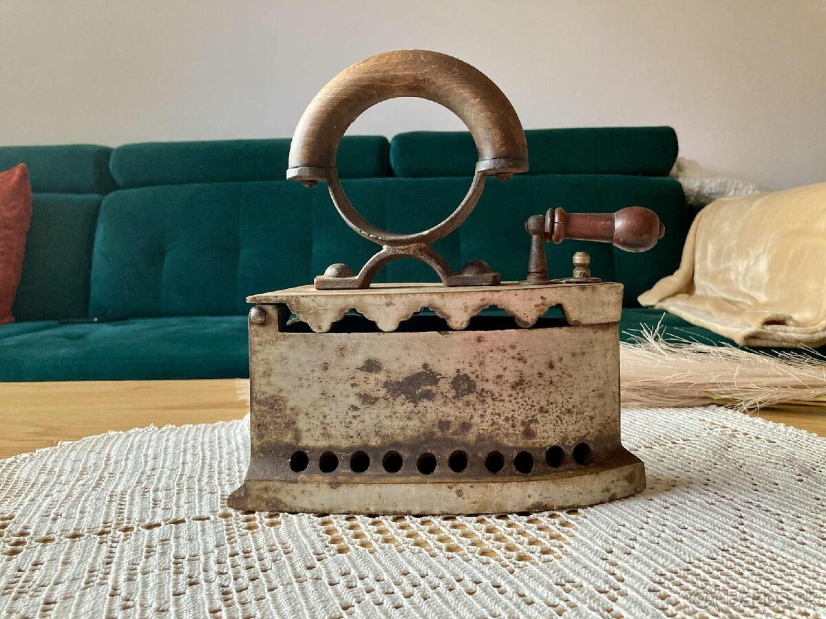 Starožitna žehlička - 2