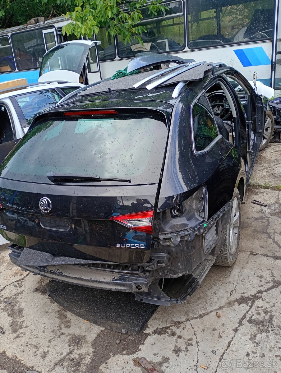 Zadný kufor škoda Superb 3 combi - 2