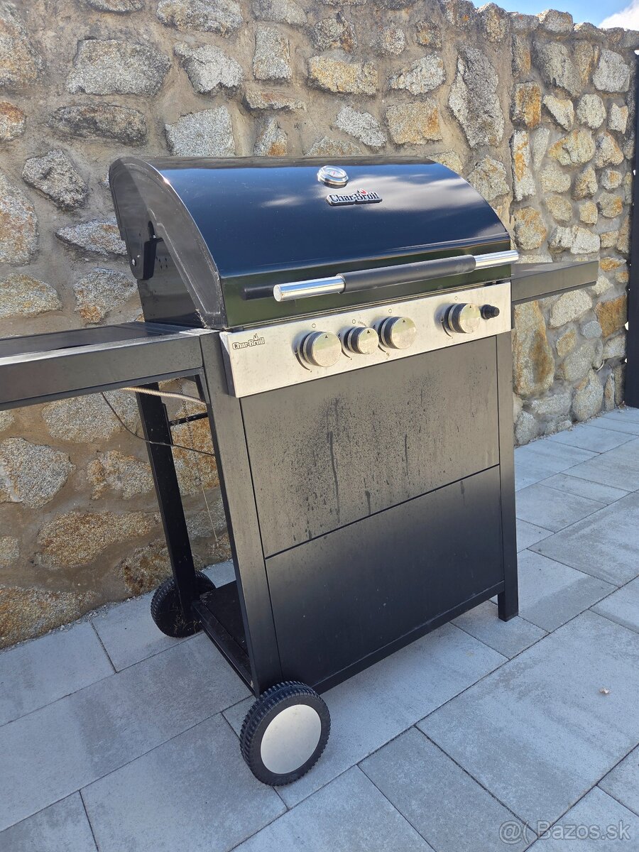 Plynovy gril Char-Broil - 2