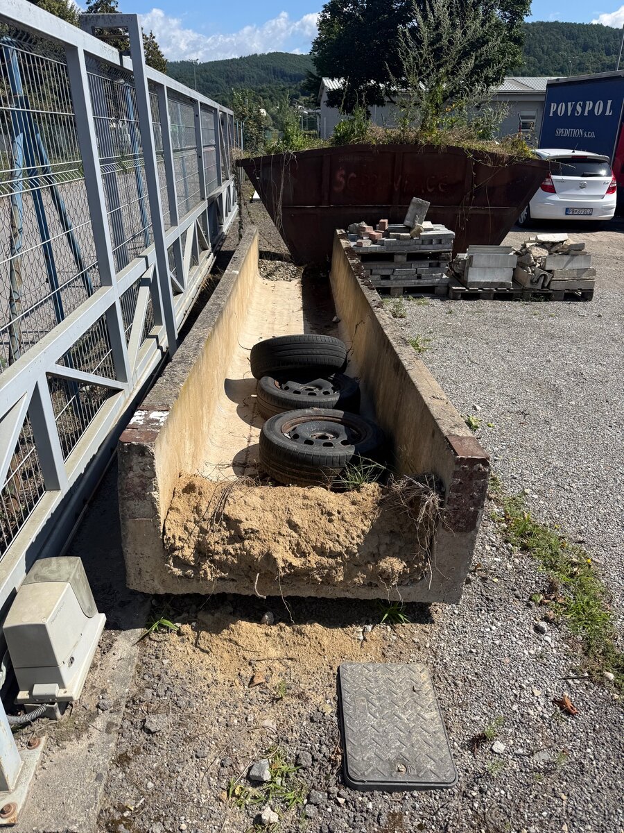 Betonovy kvetinac - 2