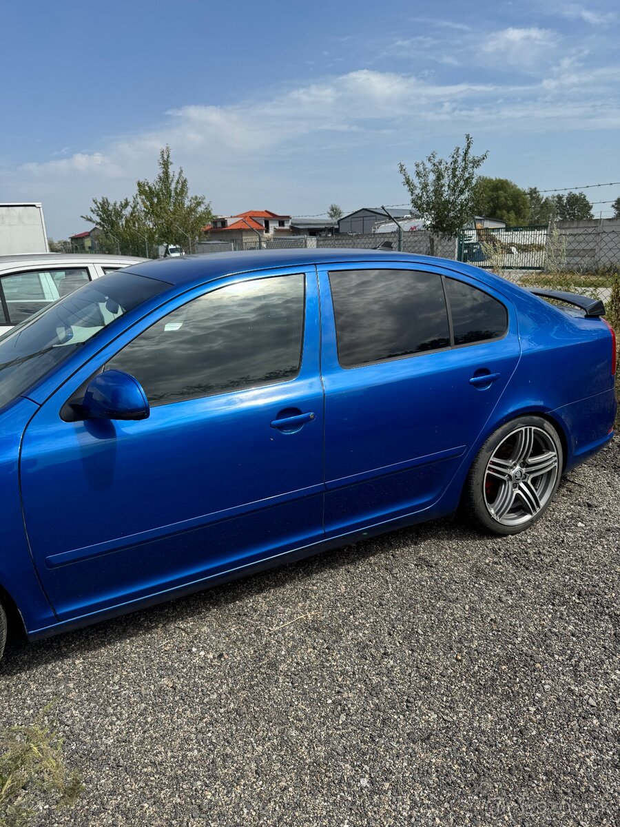 225/40 R18 - 2
