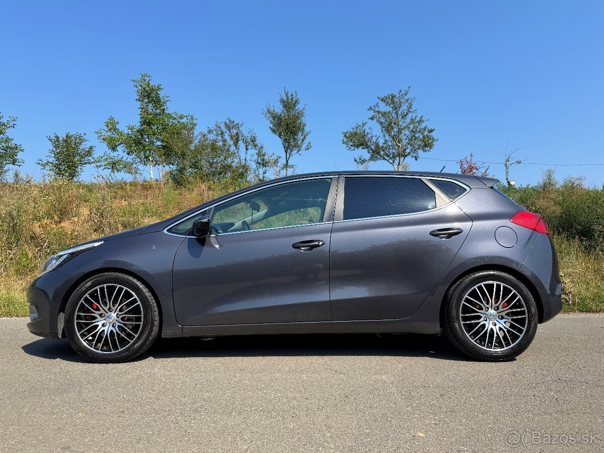Kia Ceed JD 1,6 CRDi 94kw MT6 + Ťažné - 2