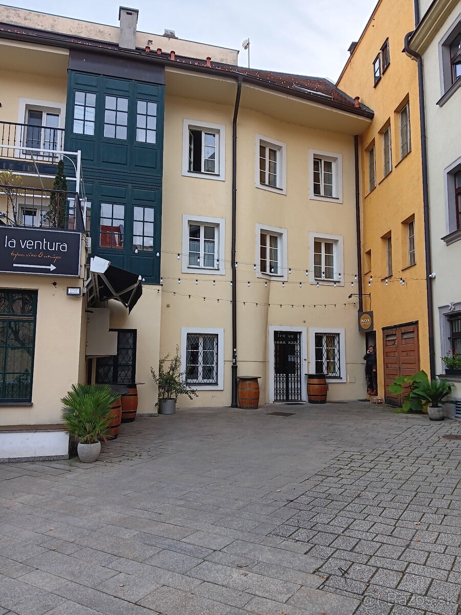 Prenajmem obch. priestory v historickom centre Bratisl - 2