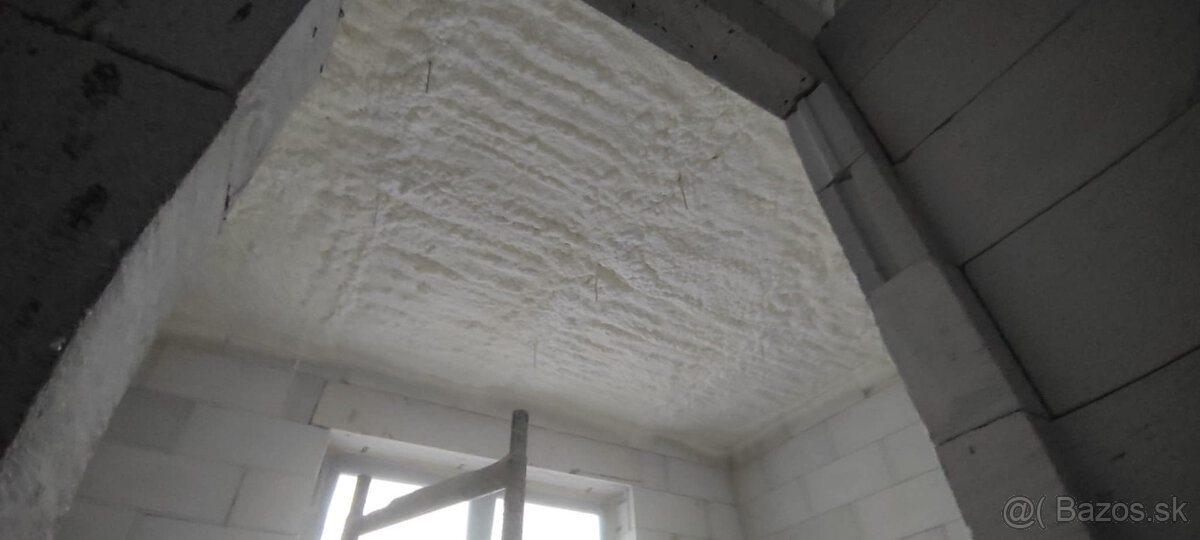 OBNOV DOM striekana fukana pena zateplenie strechy Anhydrit - 2