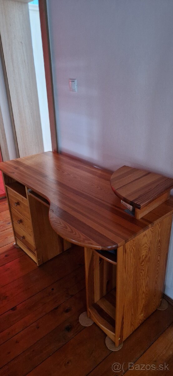 Pocitacovy stol - 2