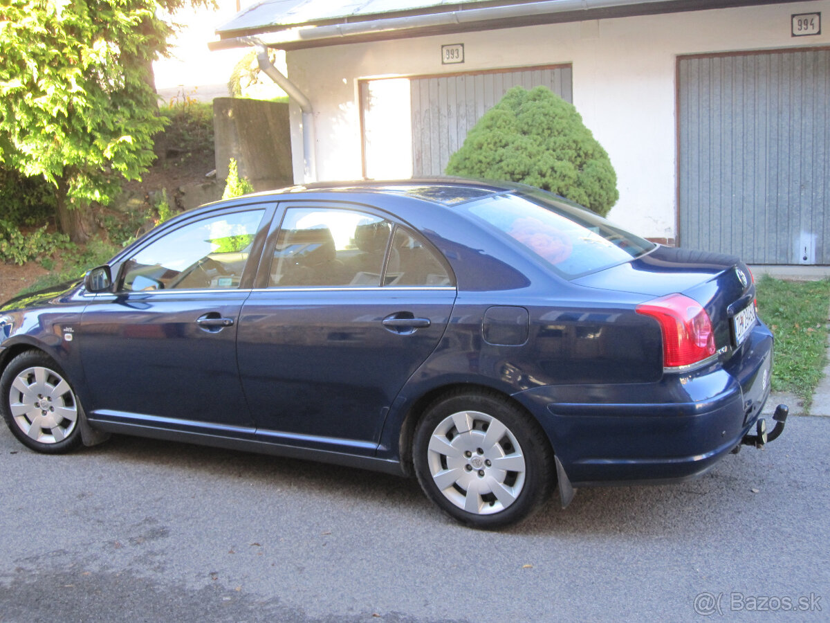 predam toyotu avensis 1.6VVTI 2003 - 2