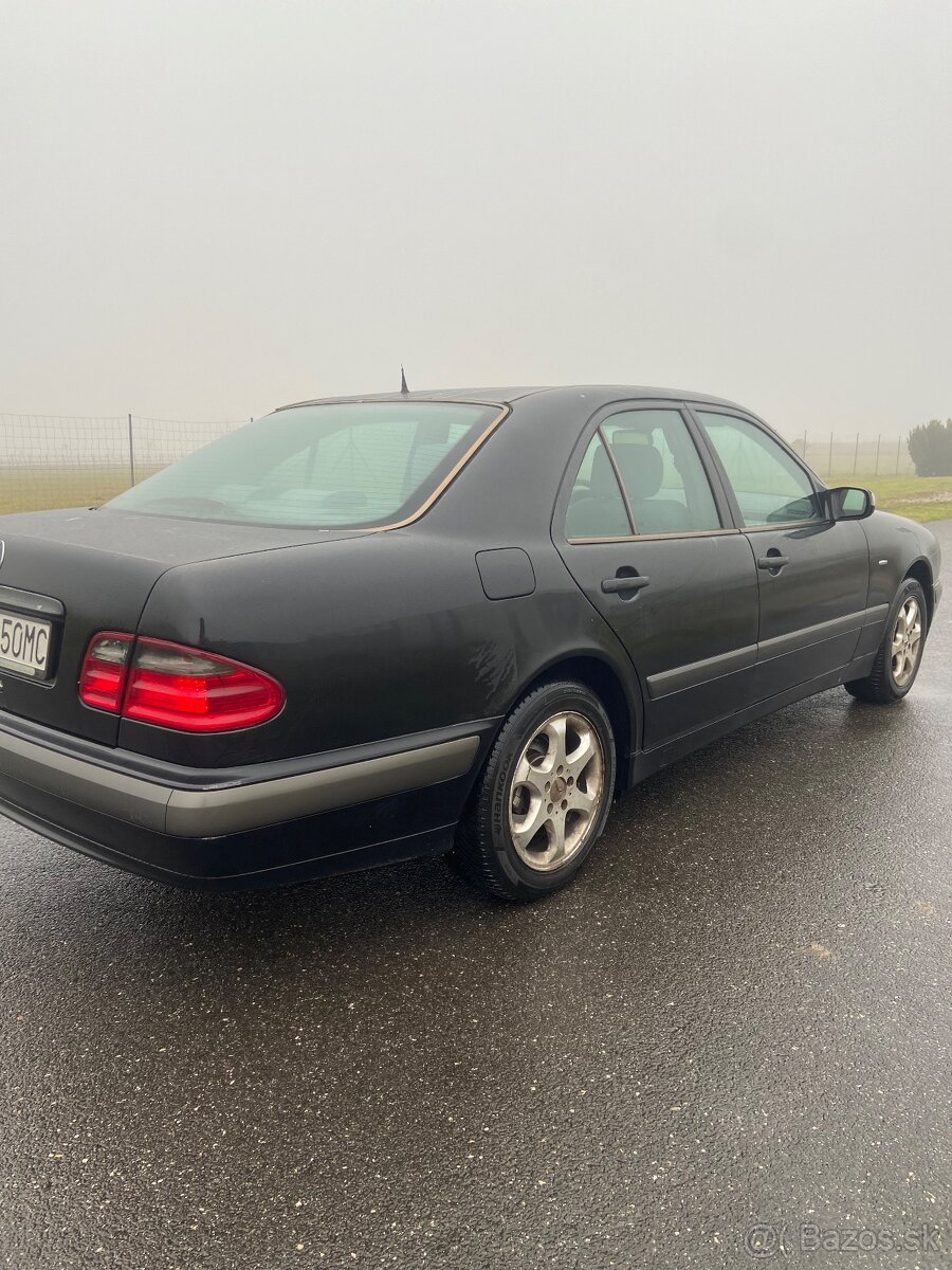 Mercedes benz E220 - 2