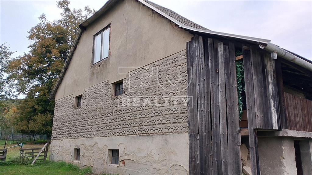Murovaná stodola s možnosťou prerobenia na chalupu v... - 2