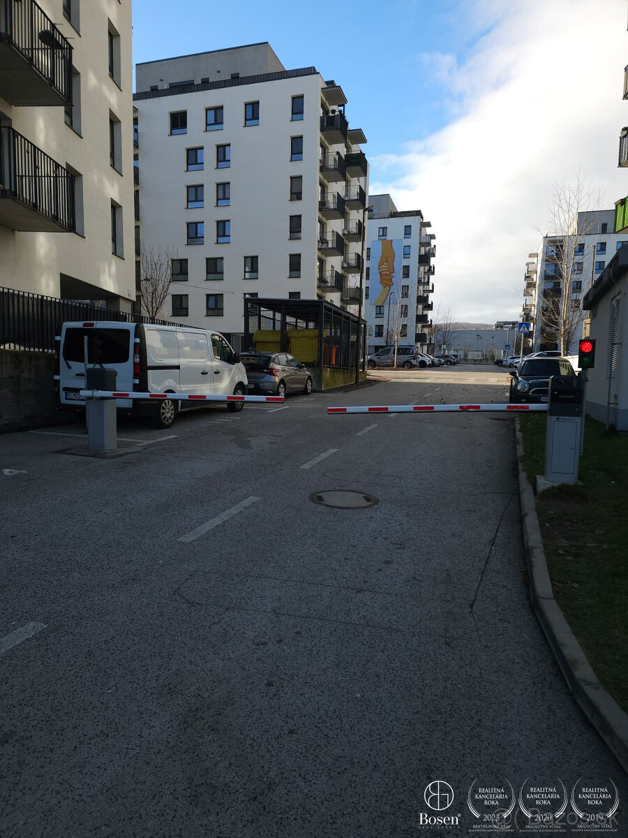 BOSEN | parkovacie státie Bratislava-Dúbravka - Dúbravy - 2