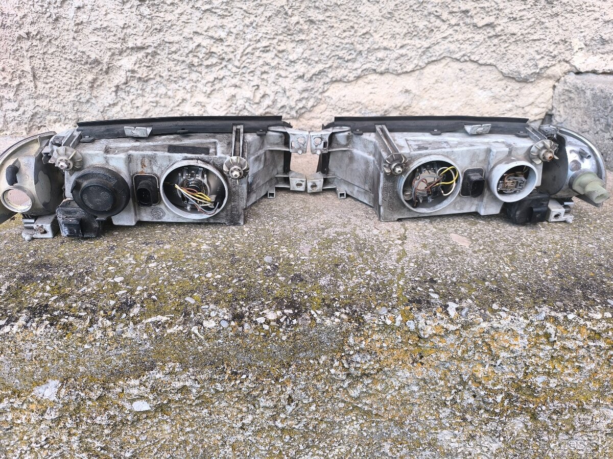 Svetlá Škoda Octavia 1 - 2